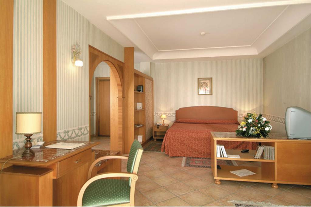 American Hotel Поццуоли Экстерьер фото